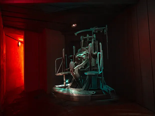 a digital reconstruction of the Skoda 100mm vz.38 howitzer as an interactive rear-projection hologram