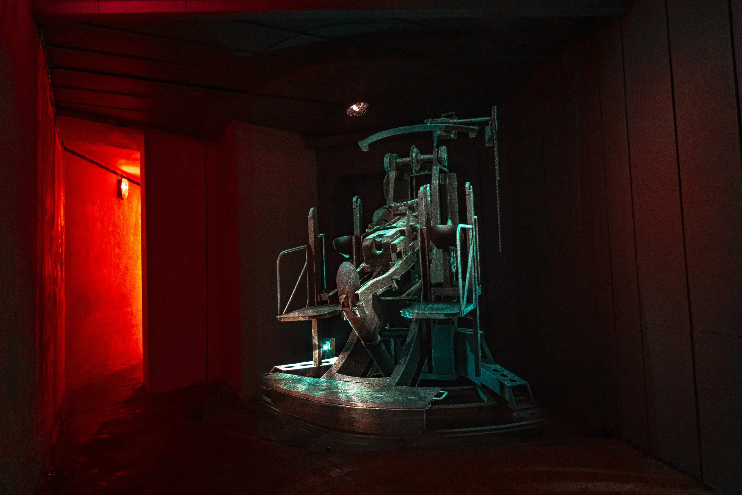 a digital reconstruction of the Skoda 100mm vz.38 howitzer as an interactive rear-projection hologram